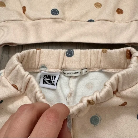 The New Society 4T SmileyWorld Christy Sweatshirt and Jogging Pants SET Neutral - Picture 9 of 11